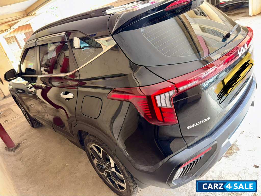 Black Kia Seltos Gtx plus