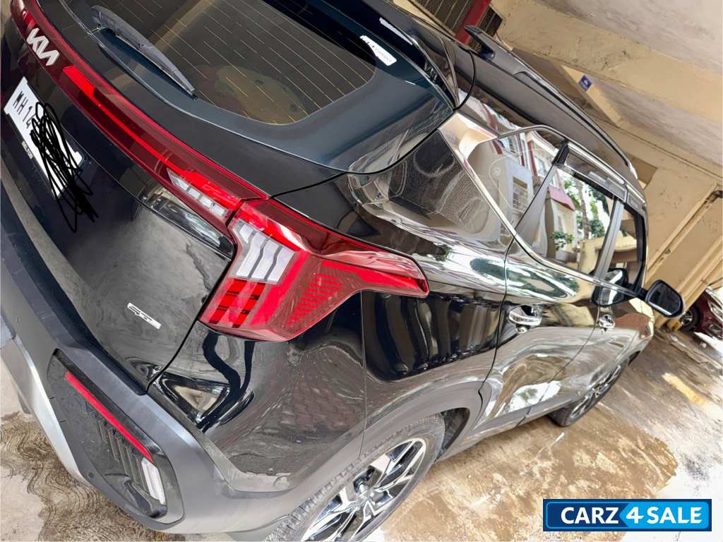 Black Kia Seltos Gtx plus