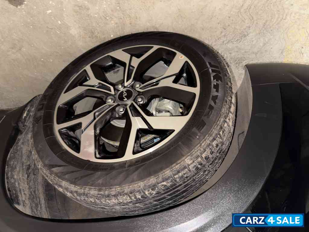 Black Kia Seltos Gtx plus