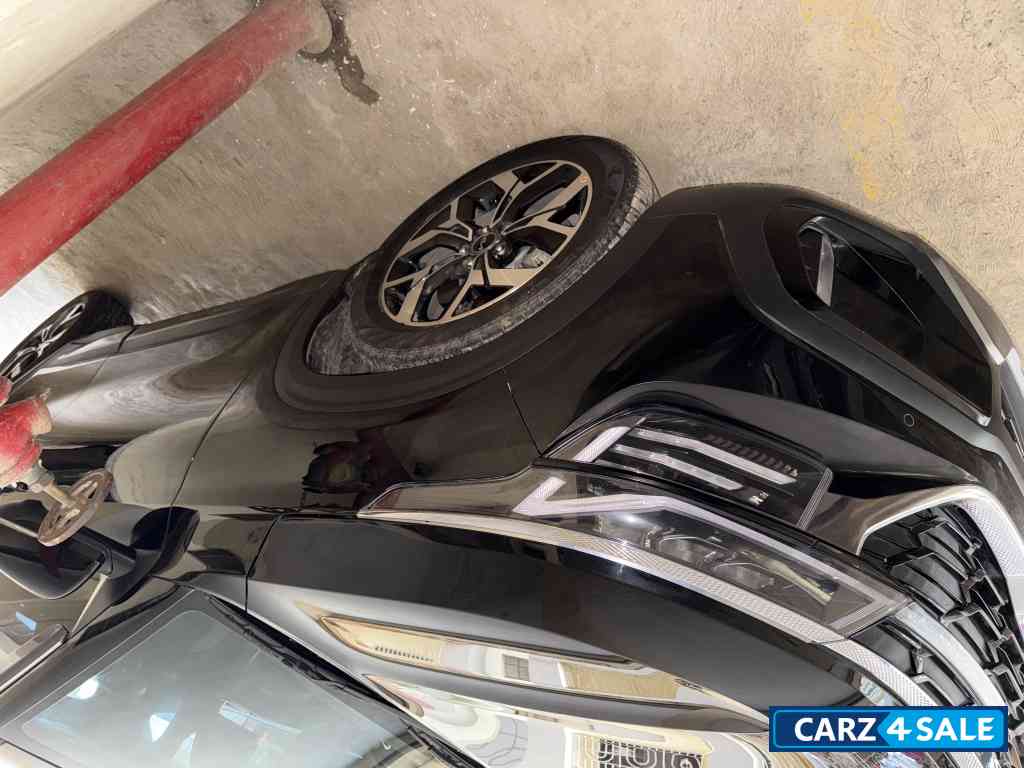 Black Kia Seltos Gtx plus