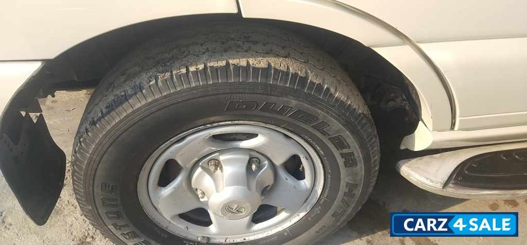 White Tata Safari Dicor