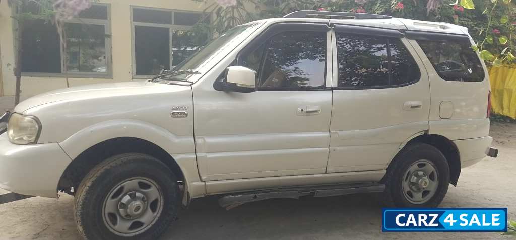 White Tata Safari Dicor