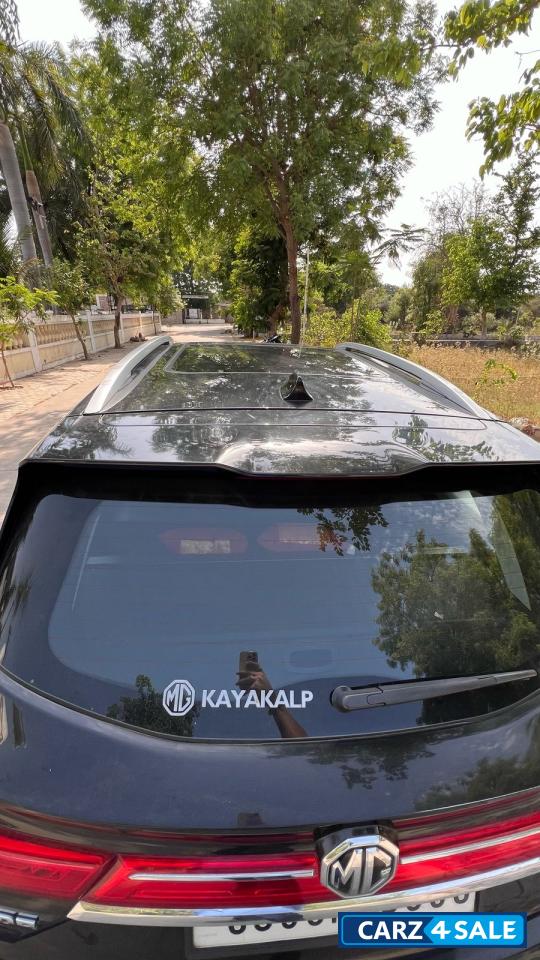 Black MG Hector 1.5 Sharp Hybrid Petrol