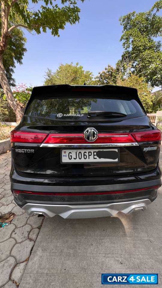 Black MG Hector 1.5 Sharp Hybrid Petrol