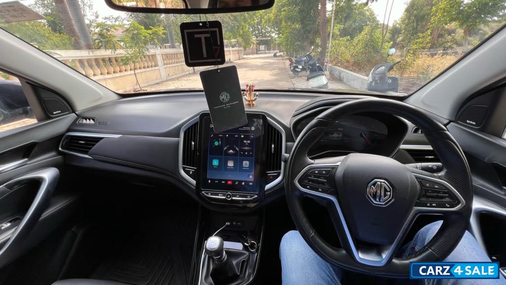 Black MG Hector 1.5 Sharp Hybrid Petrol