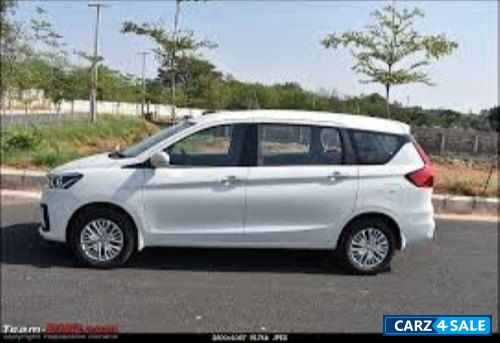 White Maruti Suzuki Ertiga VXI CNG