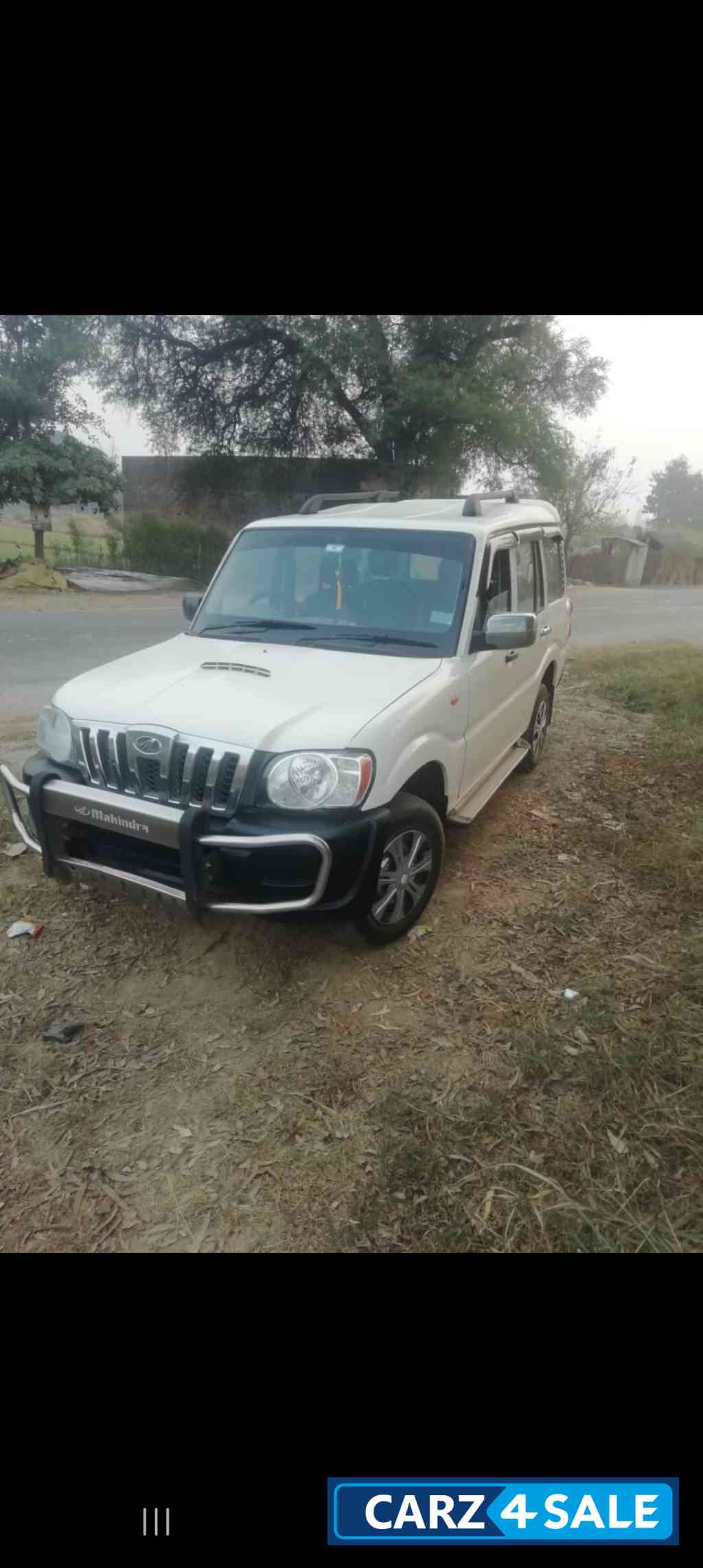 White Mahindra Scorpio Ex bs4