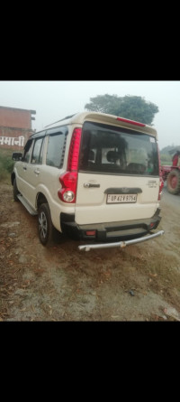 White Mahindra Scorpio Ex bs4