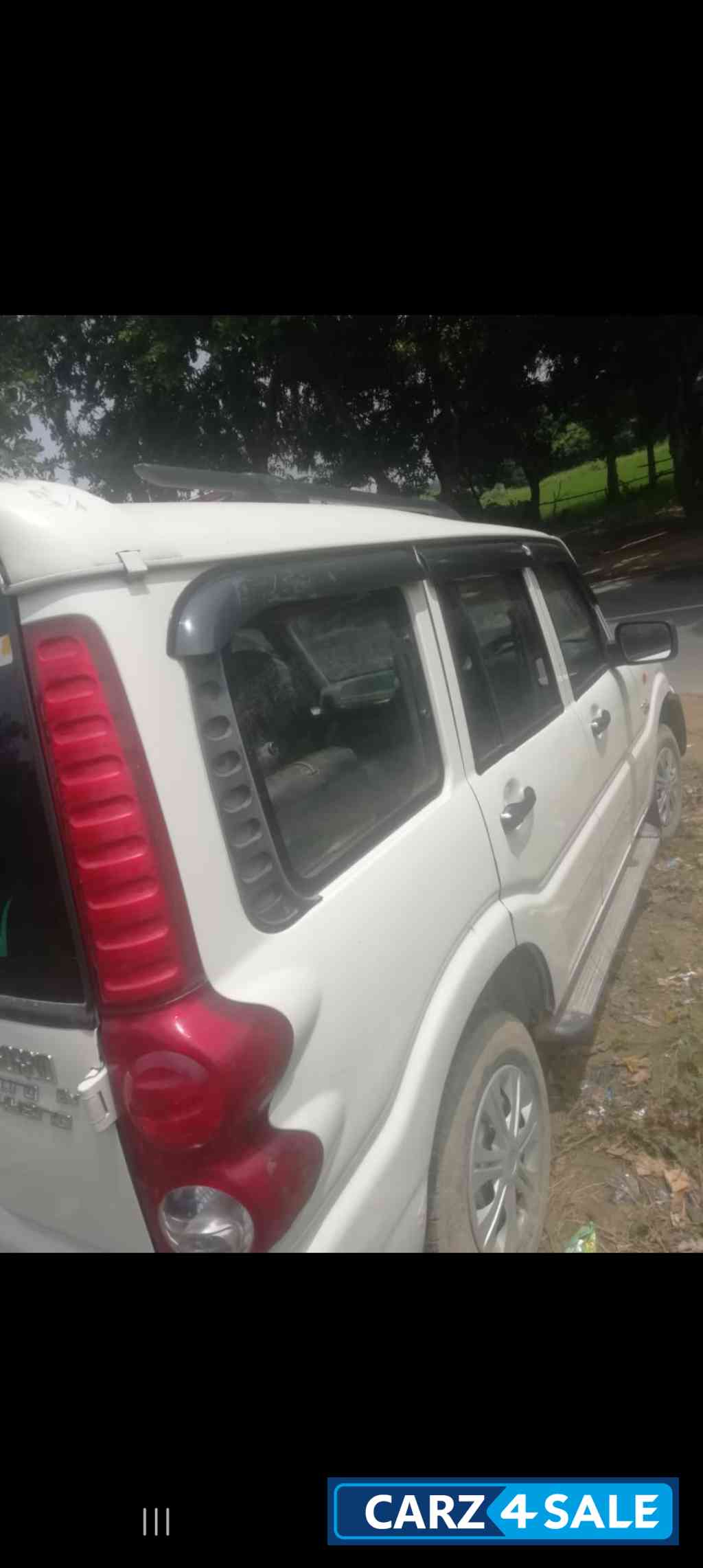White Mahindra Scorpio Ex bs4