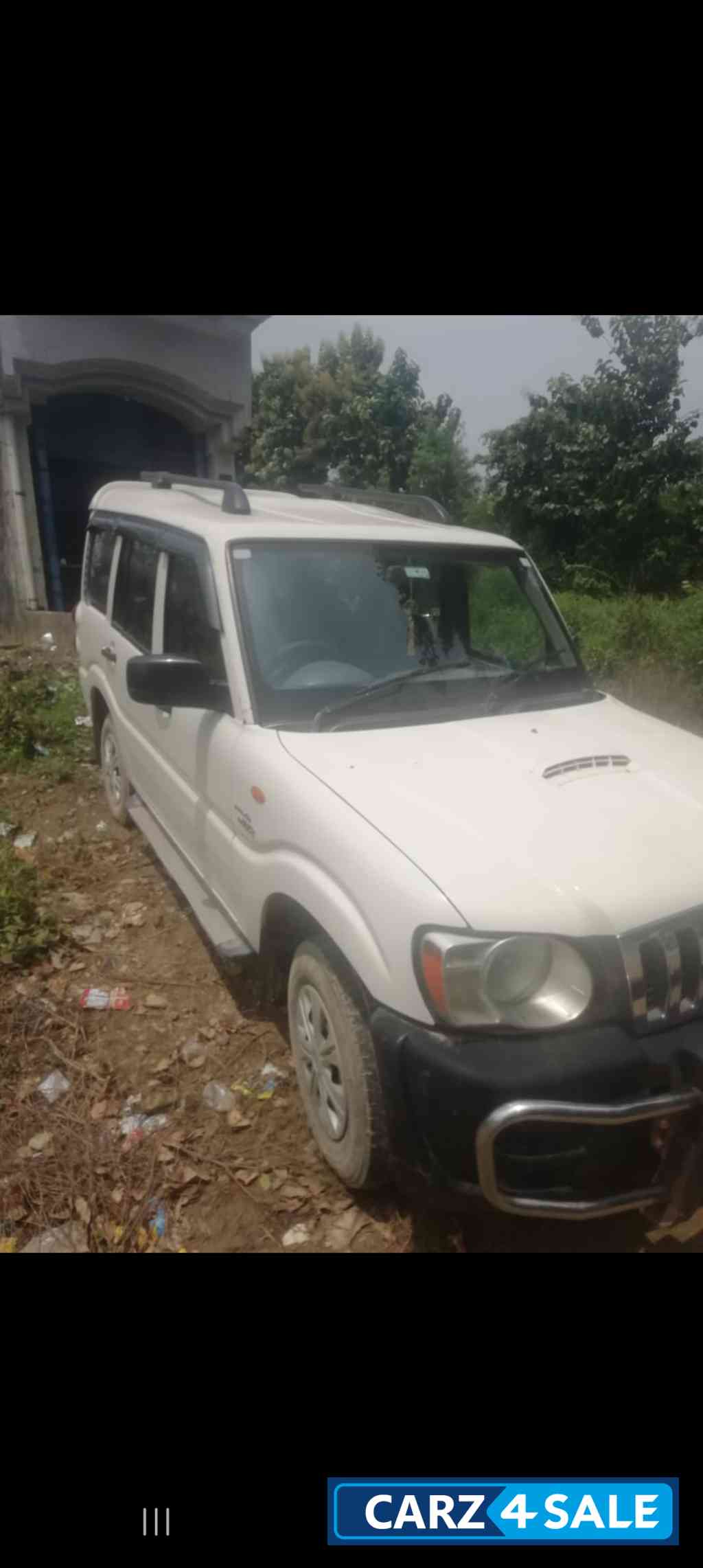 White Mahindra Scorpio Ex bs4