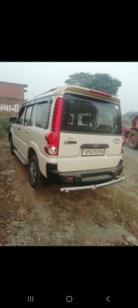White Mahindra Scorpio Ex bs4