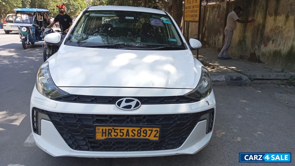 White Hyundai Aura S Cng White Hyundai Aura S Cng