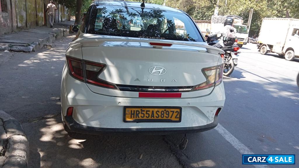 White Hyundai Aura S Cng White Hyundai Aura S Cng