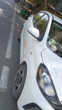 White Hyundai Aura S Cng