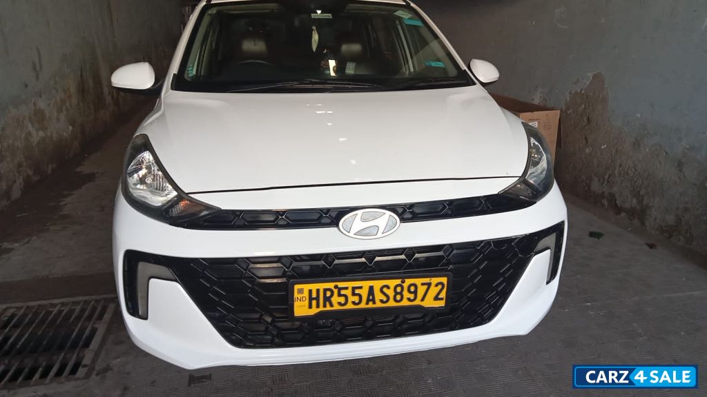 White Hyundai Aura S Cng White Hyundai Aura S Cng