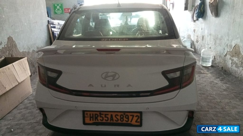 White Hyundai Aura S Cng White Hyundai Aura S Cng