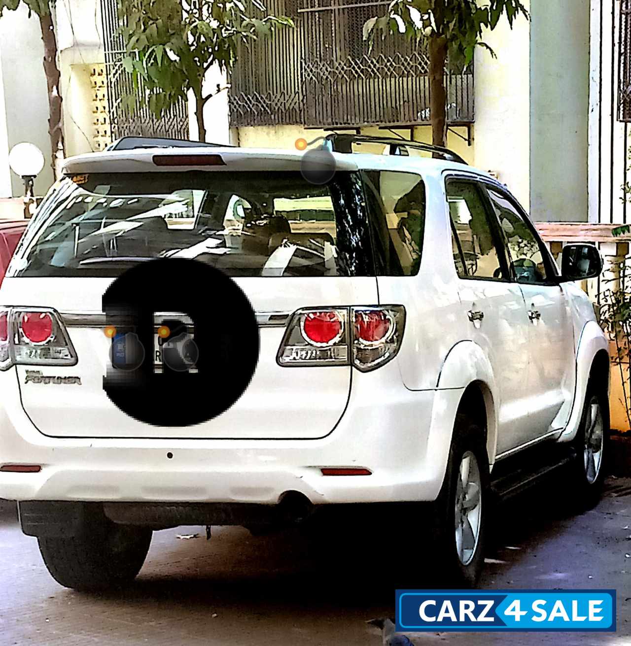 White Toyota Fortuner 3.0 4x4 MT