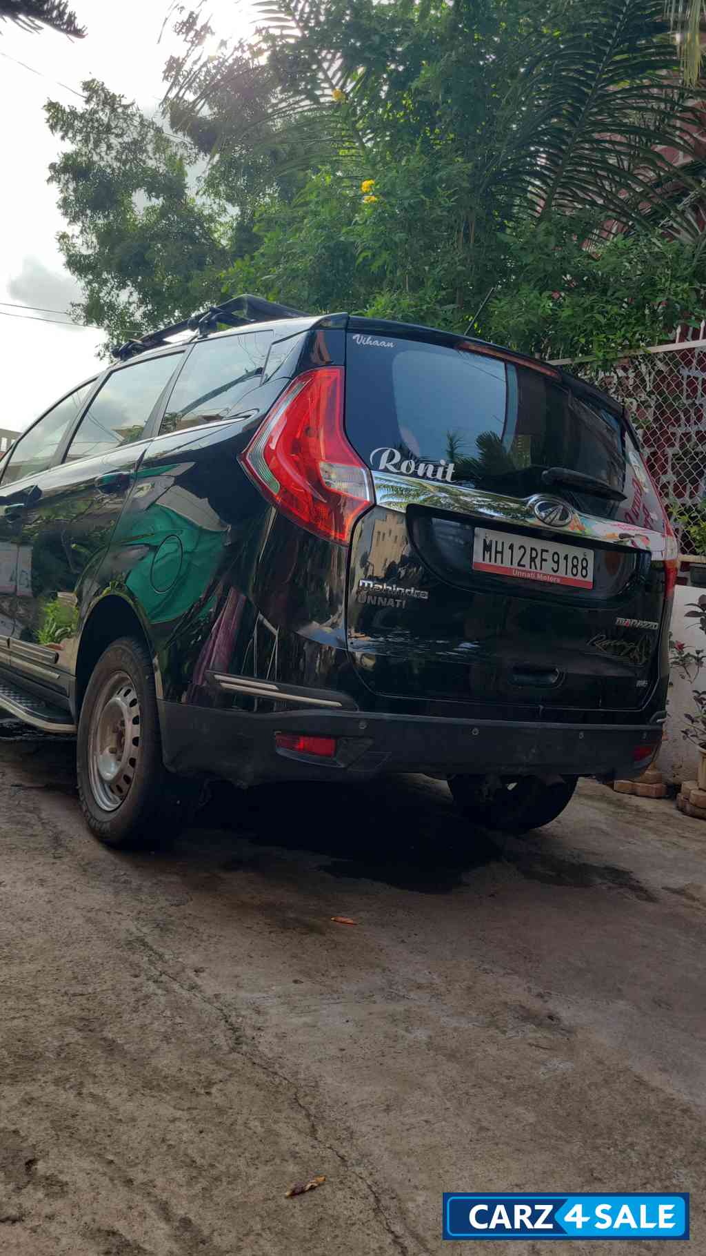 Mahindra Marazzo M6