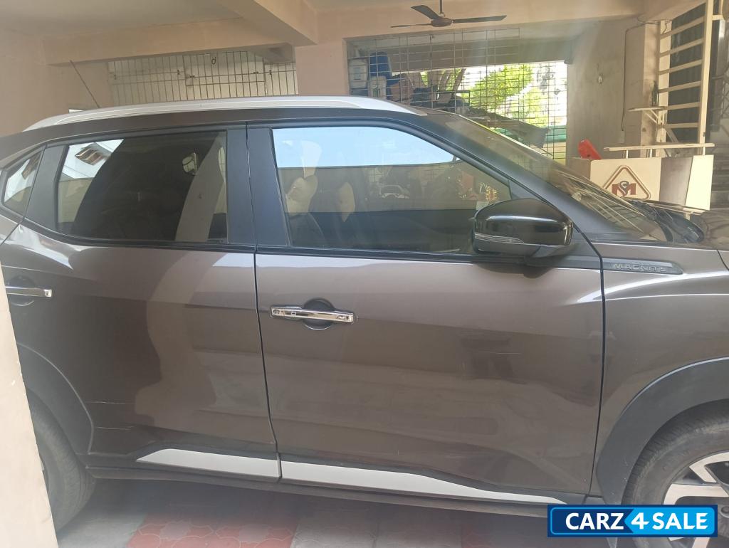 Nissan Magnite turbo cvt top premium