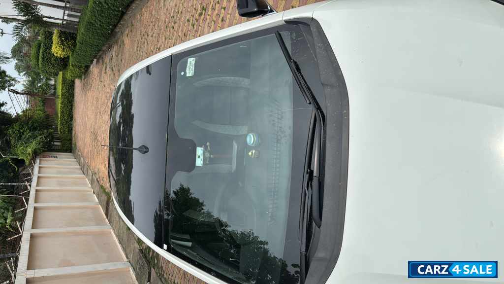 White & Black Tata Altroz XZ(O)