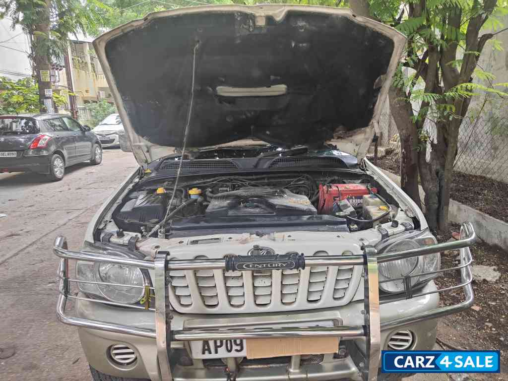 White Mahindra Scorpio 2006 slx turbo