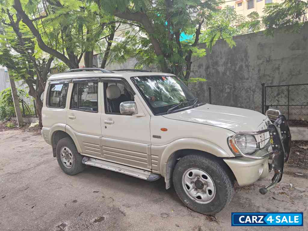 White Mahindra Scorpio 2006 slx turbo