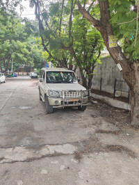 White Mahindra Scorpio 2006 slx turbo