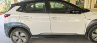 White Hyundai Kona premium dual tone