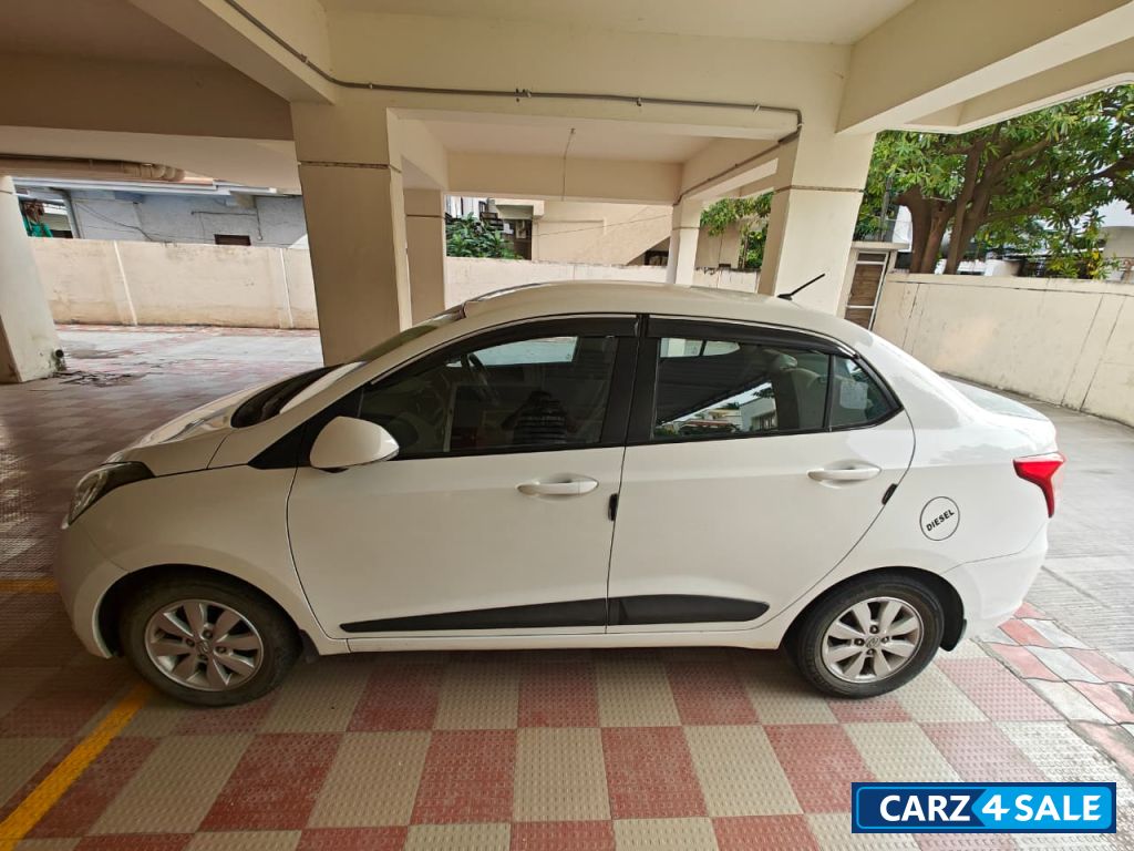 Pure White Hyundai Xcent SX 1.1 CRDI