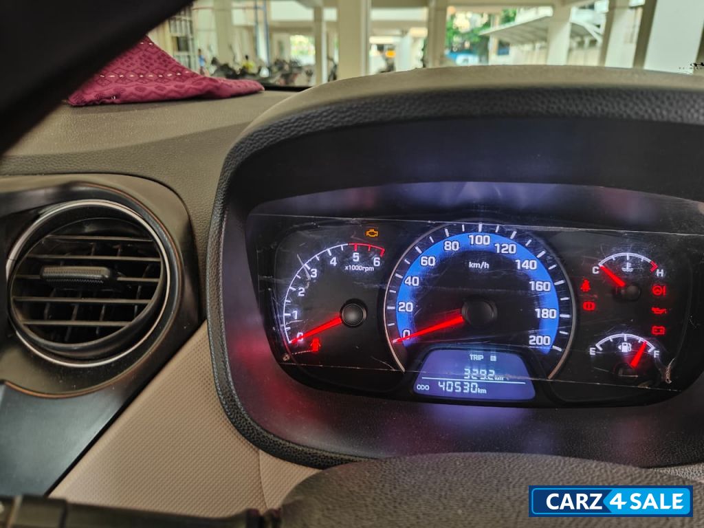 Pure White Hyundai Xcent SX 1.1 CRDI