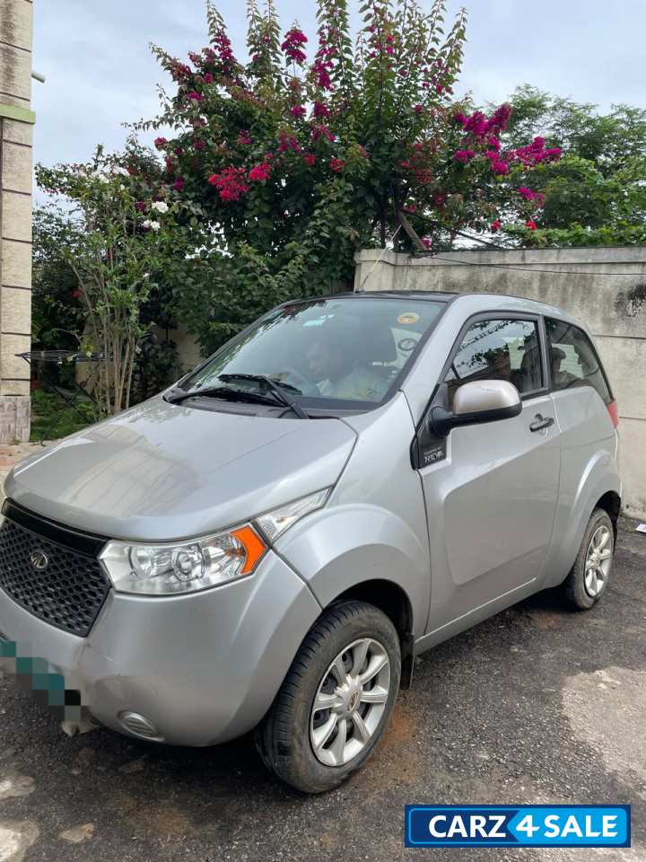 Silver & Black (dual Tone) Mahindra e2o T2
