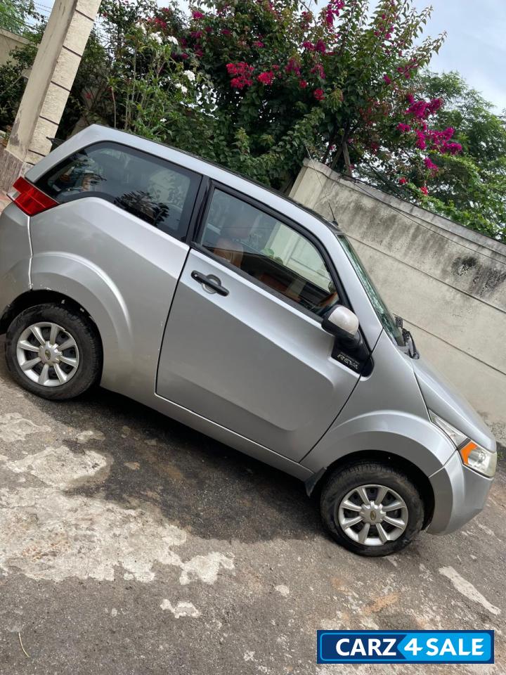 Silver & Black (dual Tone) Mahindra e2o T2