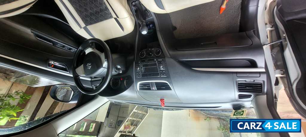 Silver Maruti Suzuki Swift VXI