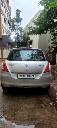 Silver Maruti Suzuki Swift VXI