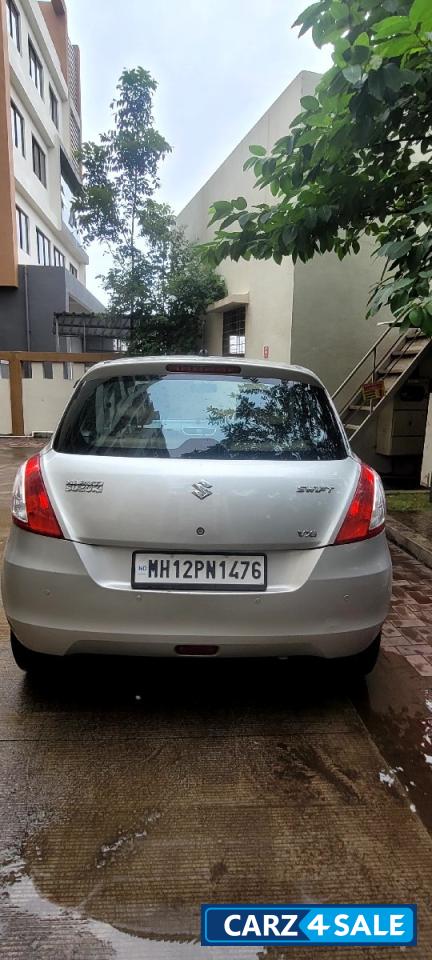 Silver Maruti Suzuki Swift VXI