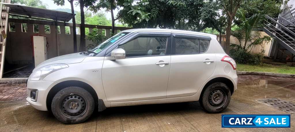 Silver Maruti Suzuki Swift VXI
