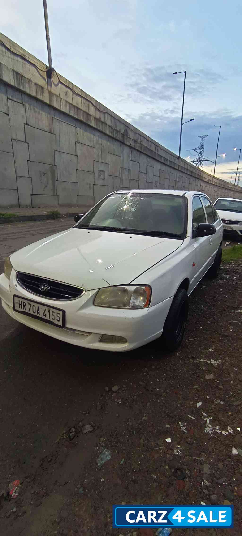 Whight Hyundai Accent Hyundai Accent exicutive 1495cc petrol engine.