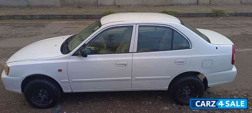 Whight Hyundai Accent Hyundai Accent exicutive 1495cc petrol engine.