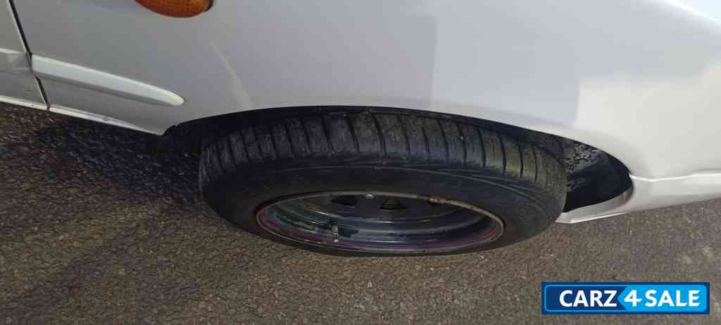 Whight Hyundai Accent Hyundai Accent exicutive 1495cc petrol engine.