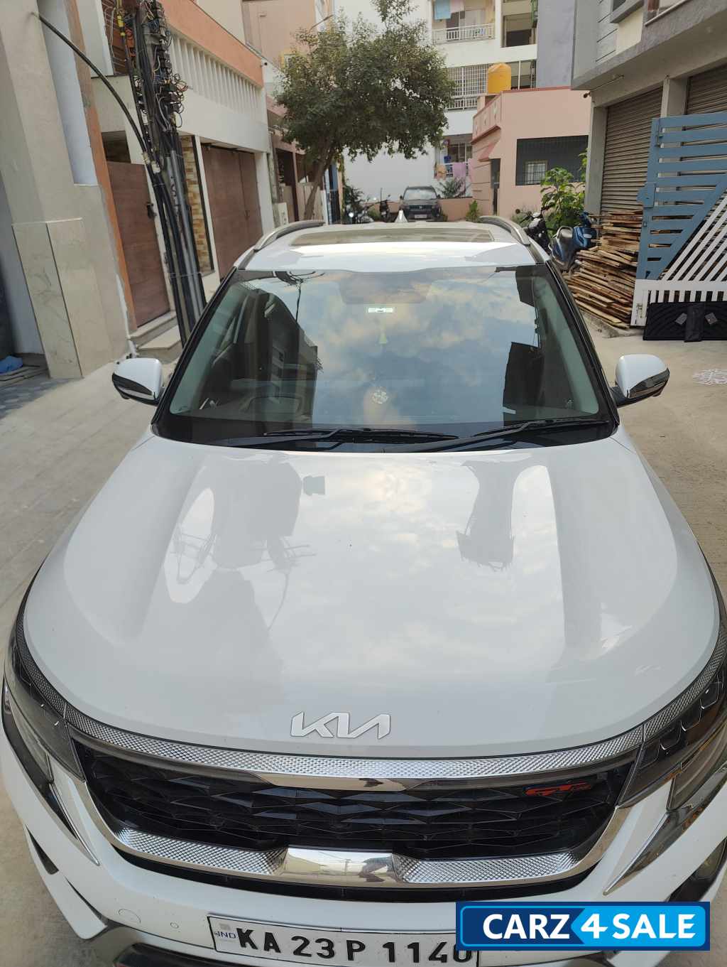 White Kia Seltos GTX Plus 1.4