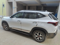 White Kia Seltos GTX Plus 1.4