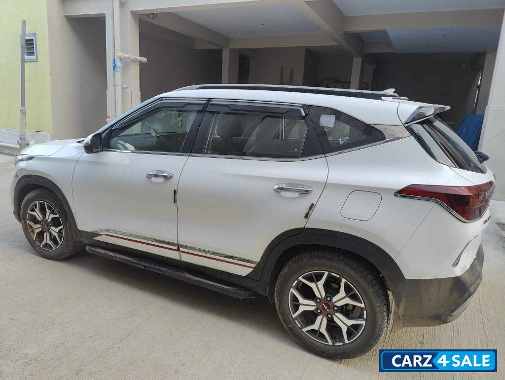 White Kia Seltos GTX Plus 1.4