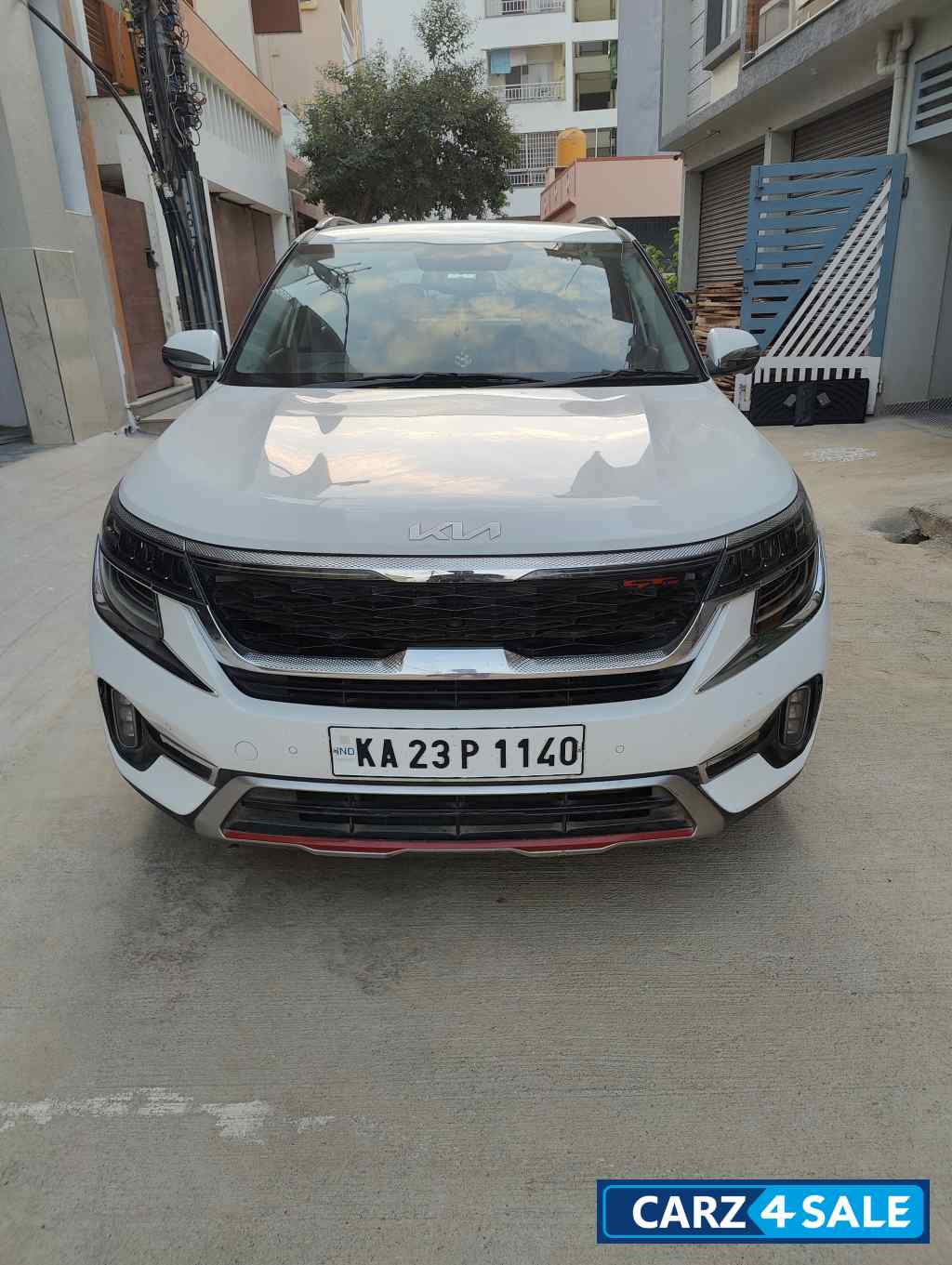 White Kia Seltos GTX Plus 1.4