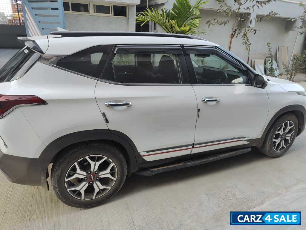 White Kia Seltos GTX Plus 1.4