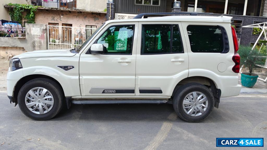 White Mahindra Scorpio Classic S MT DIESEL JUST NEW CONDITION