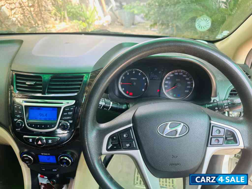 Hyundai Verna Petrol cng