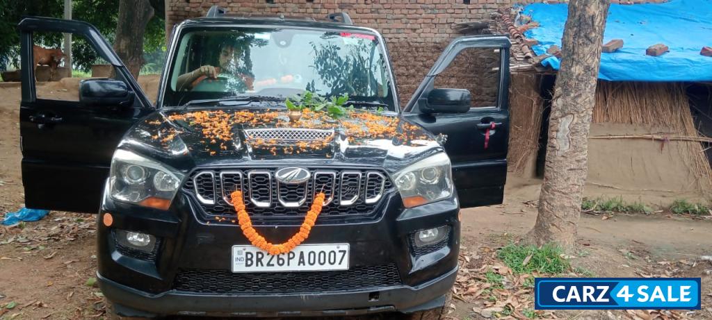 Black Mahindra Scorpio S-10
