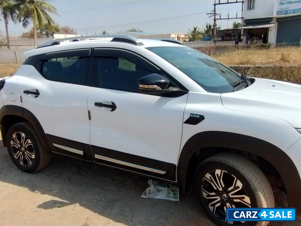 White Renault Kiger RXZ MT