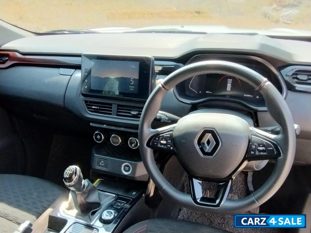 White Renault Kiger RXZ MT