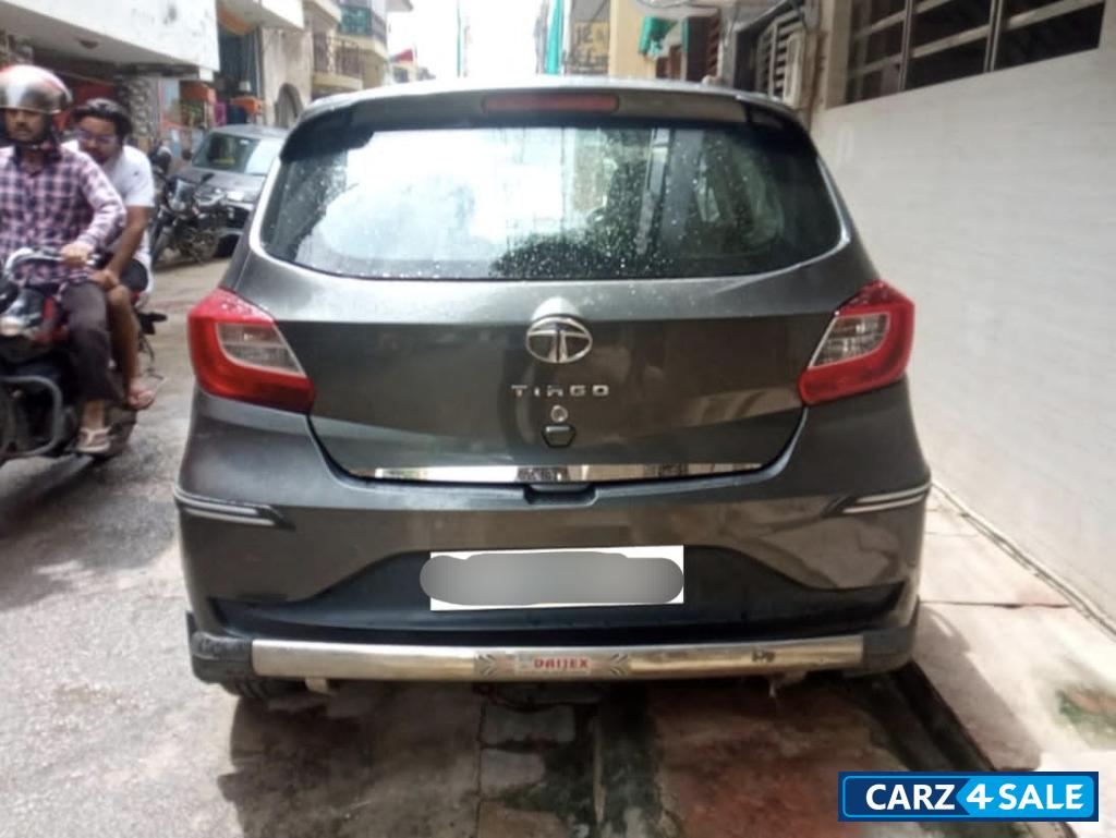 Daytona Grey Tata Tiago XT Daytona Grey Tata Tiago XT